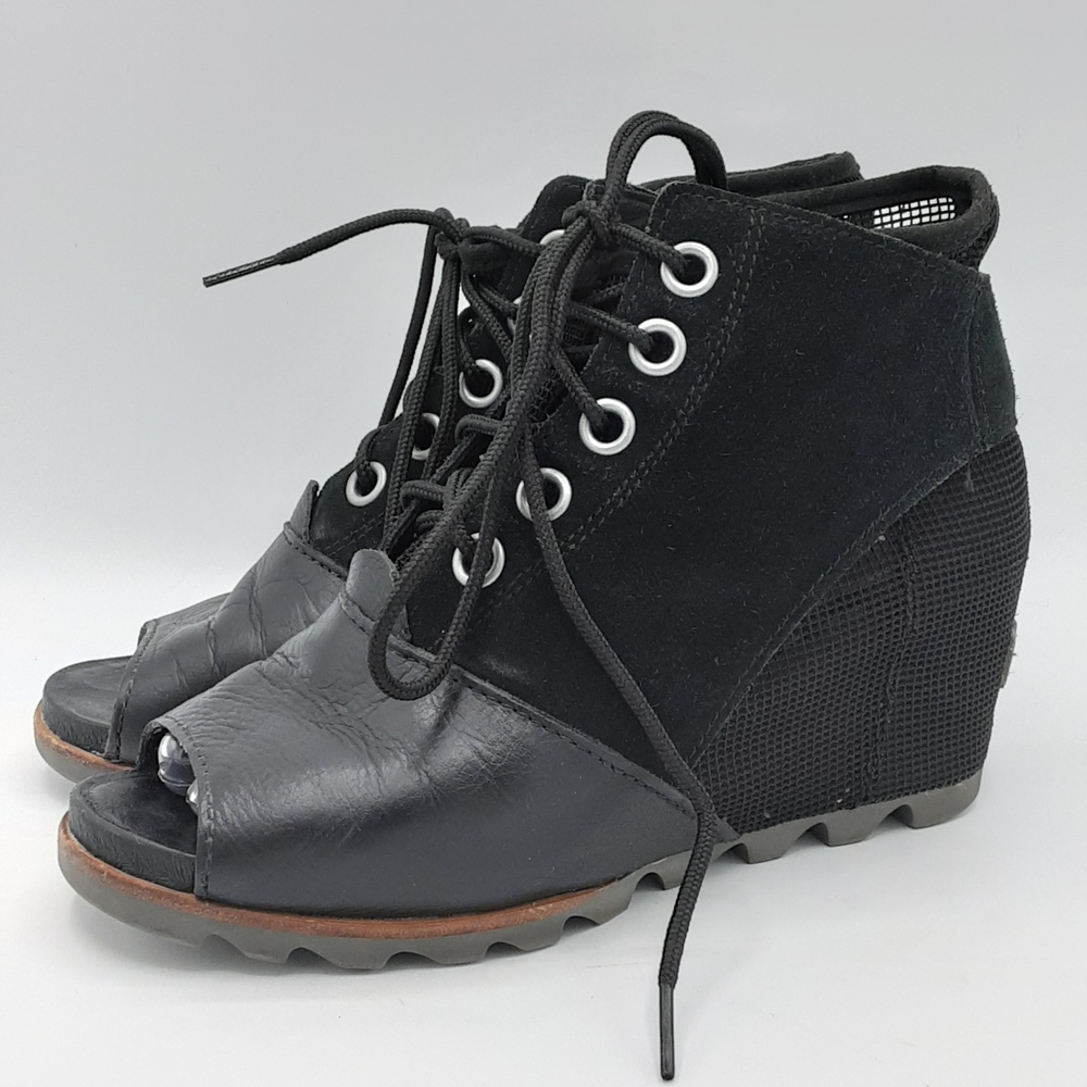 Sorel Joanie Black Suede Leather Mesh Lace Up Peep-Toe Wedge Bootie Size 9.